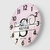 Blasses Lavendel gestörtes S Monogramm Große Wanduhr (Winkel)