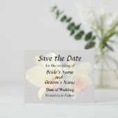 Blassgelbe Cattleya Orchias Save the Date Ankündigungspostkarte (Stehend Vorderseite)