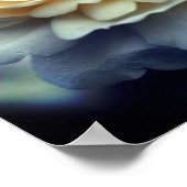 Blassgelbe Rose im Blutspiegel Abstrakt Poster (Ecke)