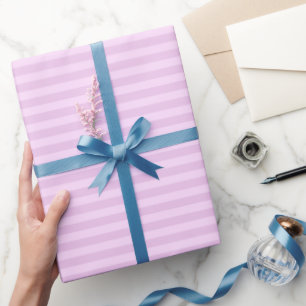 Blassgraue Lila und leicht graue Lila Streifen Geschenkpapier