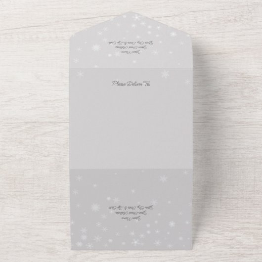 Blassgraue Pine & Holly im Schnee All In One Einladung (Außenbereich)