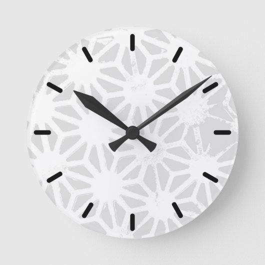 Blassgraues geometrisches Muster Runde Wanduhr (Vorderseite)