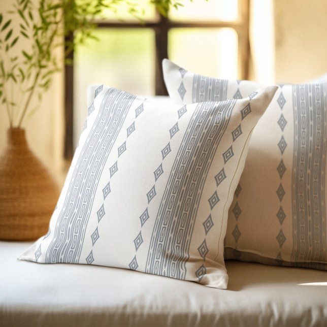 Blassgraues und weißes Aztekenmuster Kissen (Von Creator hochgeladen)