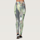 Blassgrüne Eukalyptus-Tree-Blätter Leggings (Rückseite)
