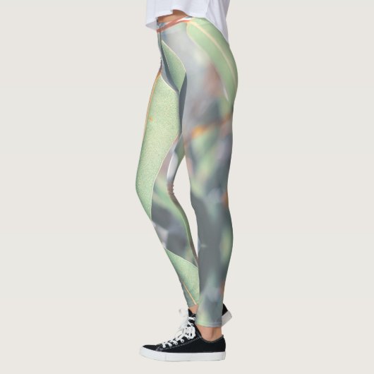 Blassgrüne Eukalyptus-Tree-Blätter Leggings (Links)
