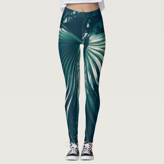 Blassgrüne Palmenbäume Leaf Leggings (Vorderseite)