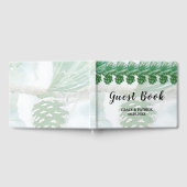 Blassgrüner Winter Pinienwald Gästebuch (Voll)