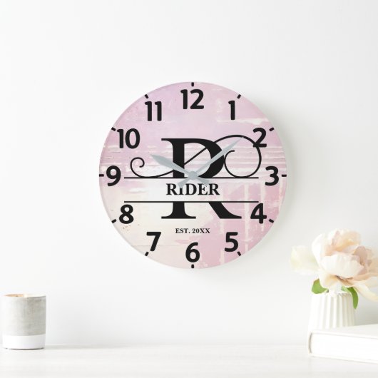 Blasslavender Distressive R Monogramm Große Wanduhr (Zuhause)