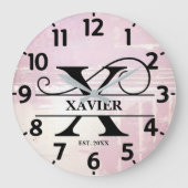 Blasslavender Distressive X Monogramm Große Wanduhr (Vorderseite)