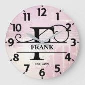 Blasslavender gestörte F-Monogramm Große Wanduhr (Vorderseite)
