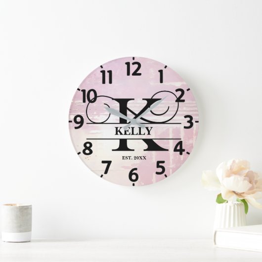 Blasslavender K-Monogramm gestört Große Wanduhr (Zuhause)