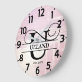 Blasslavender U-Monogramm gestört Große Wanduhr (Winkel)