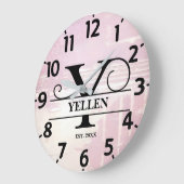 Blasslavender Verstörung Y Monogramm Große Wanduhr (Winkel)