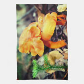 Blassorange Wildpilze Nah Geschirrtuch (Vertikal)