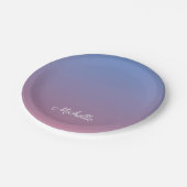 Blassrosa und blaue Gradientenombre Pappteller (Schrägansicht)