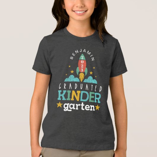 Blast Off Graduated Kindergarten 2022 Rocket Ship Tri-Blend Shirt (Vorderseite)