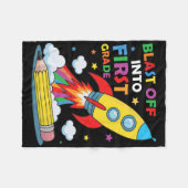 Blast Off Into 1st Grade First Day Of School  Fleecedecke (Vorderseite (Horizontal))