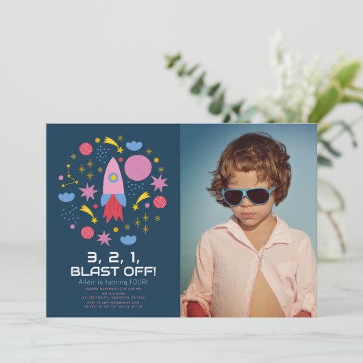 Blast Off! Outer Space Rocket Boy Birthday Photo Einladung (Stehend Vorderseite)