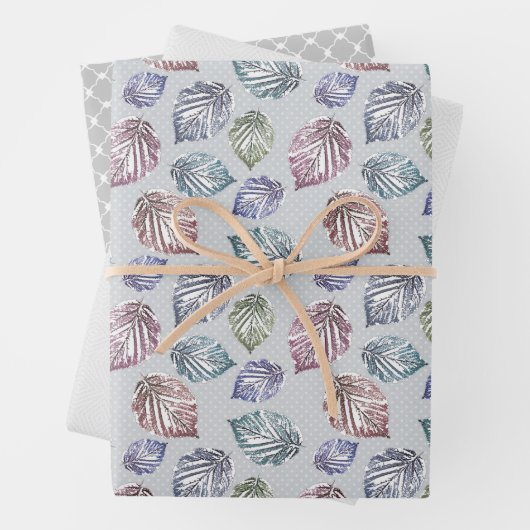 Blätter auf hellgrauem Hintergrund öffnen (Beispiel)