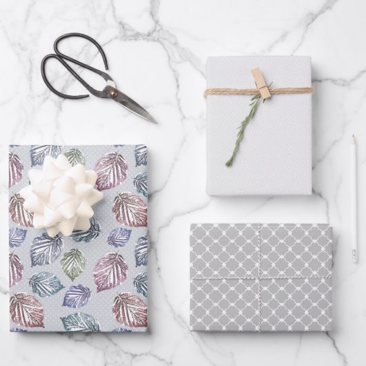 Blätter auf hellgrauem Hintergrund öffnen (Vorderseite)