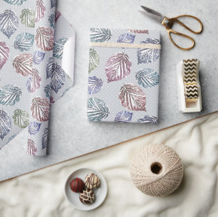 Blätter auf hellgrauem Hintergrund öffnen Geschenkpapier