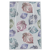 Blätter auf hellgrauem Hintergrund öffnen Mittlere Geschenktüte (Vorderseite)