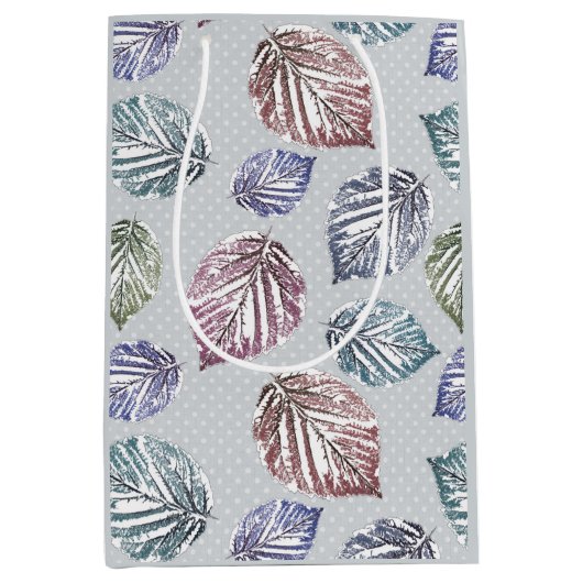 Blätter auf hellgrauem Hintergrund öffnen Mittlere Geschenktüte (Vorderseite)