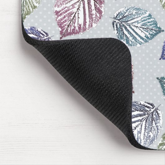 Blätter auf hellgrauem Hintergrund öffnen Mousepad (Ecke)