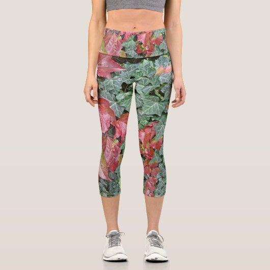 Blätter aus Efeu in Rot im Herbst Capri Leggings (Vorderseite)
