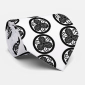 Blätter aus Eiche mit Reben im Kreis Krawatte (Gerollt)