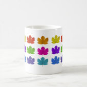 Blätter aus farbenfrohen Ahornblättern Kaffeetasse (Mittel)