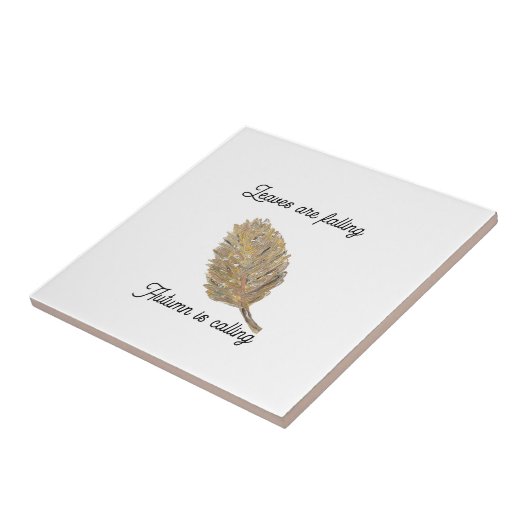 Blätter fallen in die weiße Keramik Fliese (Seite)