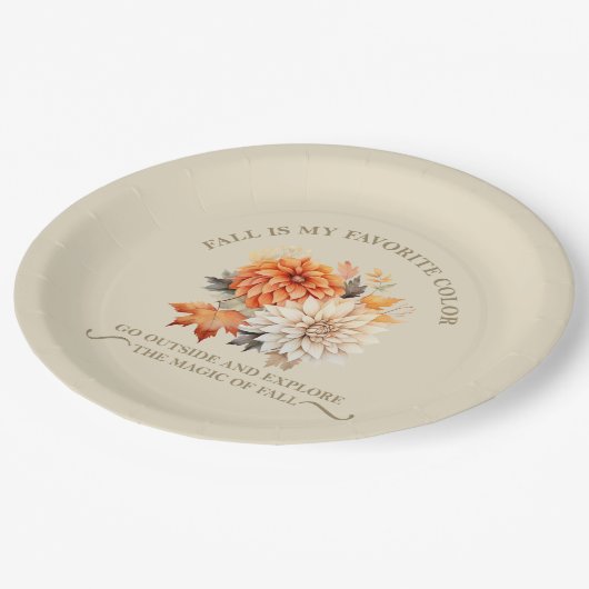 Blätter für Aquarellfarben fallen Herbstkurse an Pappteller (Schrägansicht)