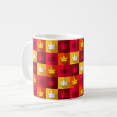 Blätter für die Herbstmaple - Helle Patchwork Kaffeetasse (Vorderseite Links)
