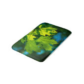 Blätter für frischen grünen Ahorn Badematte (Schrägansicht)