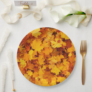 Blätter für Herbstmaple Pappteller