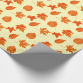 Blätter im Herbst - blassgelb und orange Geschenkpapier (Ecke)