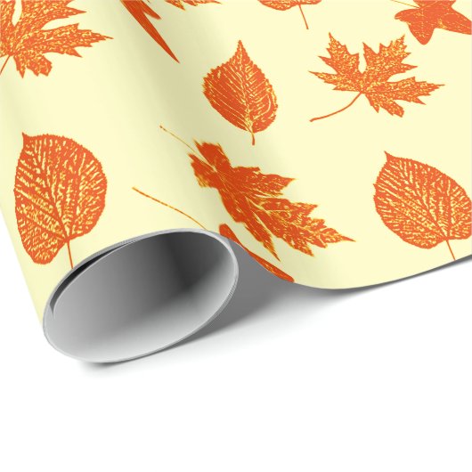 Blätter im Herbst - blassgelb und orange Geschenkpapier (Rolleneckpunkt)