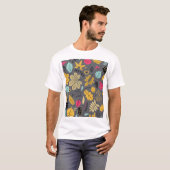 Blätter im Herbst: Nahtloses dunkles Muster T-Shirt (Vorne ganz)