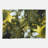Blätter im Morgensonnenlicht Vers von Isaiah Geschirrtuch (Horizontal)