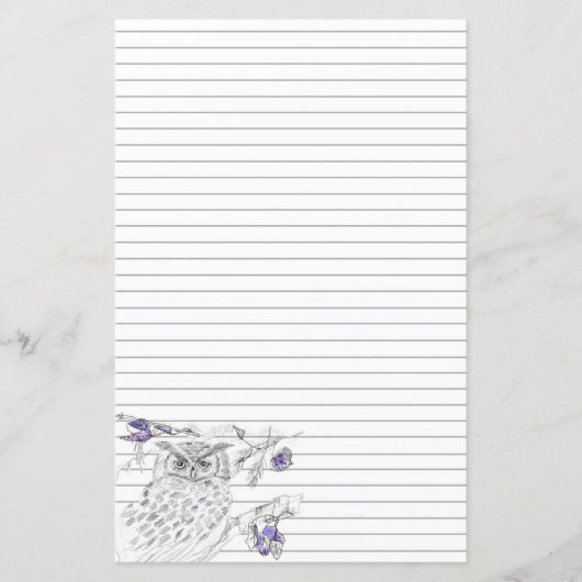 Blätter in einem grauen, mit Baumgräben verkleidet (Vorderseite)