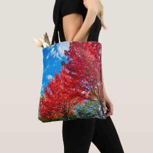 Blätter mit hellen Roten Bäumen im Herbst Tasche