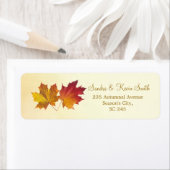 Blätter mit roter und goldfarbener Ahornkarte Rück (Insitu)