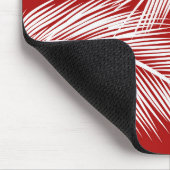 Blätter mit weißer Handfläche auf rotem Hintergrun Mousepad (Ecke)