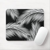 Blätter mit weißer Handfläche auf schwarzem Hinter Mousepad (Mit Mouse)