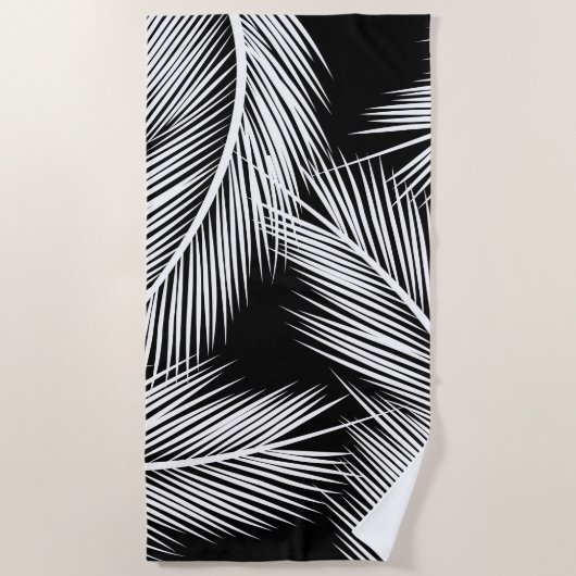 Blätter mit weißer Handfläche auf schwarzem Hinter Strandtuch (Vorderseite)