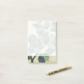 Blätter und Verzweigungen auf dem Hintergrund der  Post-it Klebezettel (Auf Schreibtisch)