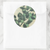 Blätter und Verzweigungen auf dem Hintergrund der  Runder Aufkleber (Tasche)