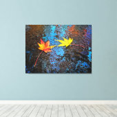 Blätter von gefallenem Ahorn Leinwanddruck (Insitu (Holzboden))