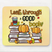 Blättern durch ein gutes Buch Mousepad (Vorne)
